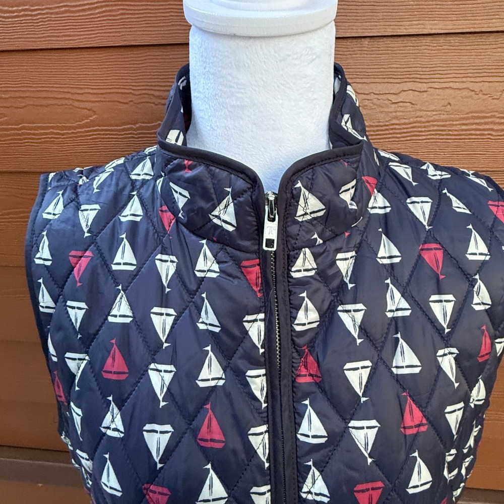 Talbots Puffer Vest Womens Large Navy Blue Sailboat Print Quilted Nautical Beach - Picture 2 of 13